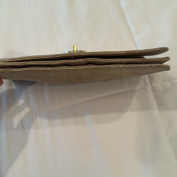 Tory Burch shimmer gold metallic purse handbag crossbody clutch detachable strap - Picture 4 of 9